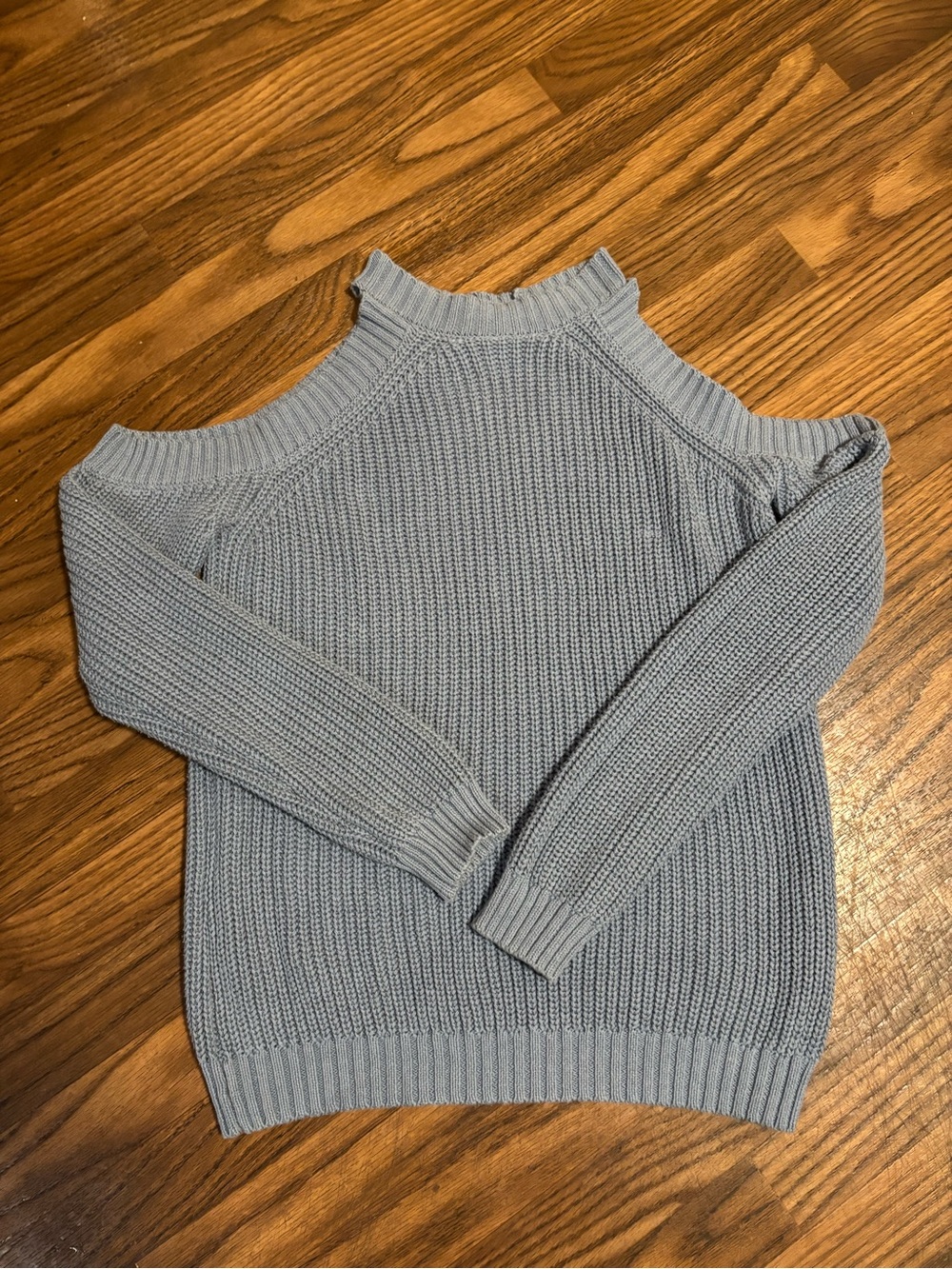 Forever 21 * Cold Shoulder Long Sleeve Sweater * Woman’s Small.